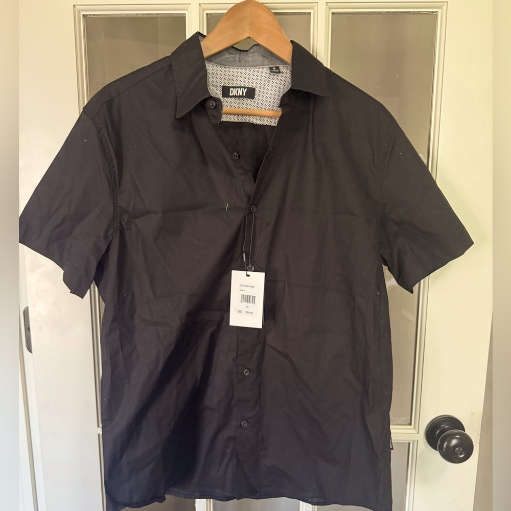 Men’s nwt size medium dkny black button down short sleeve shirt
